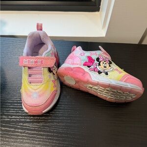 Minnie Mouse Baby Girl’s Light Up Sneakers Pink